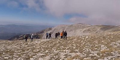 BUÜ, Uludağ’ın Zirvesinde Cumhuriyet Bayramını Kutladı