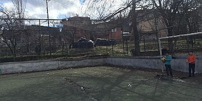 Büyükorhan'daki Halı Saha Sil Baştan Yenilendi