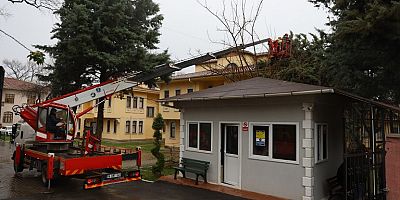 Büyükşehir Ekipleri, Şiddetli Rüzgara Karşı Sahada 