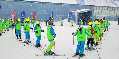 Büyükşehir’le Öğrencilerin Kayak Keyfi