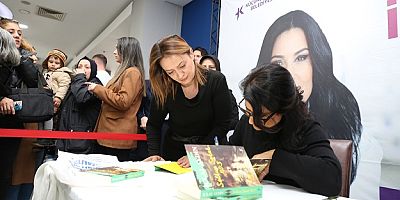 'Çekmecemde Kitap Var' İclal Aydın'ı Ağırladı