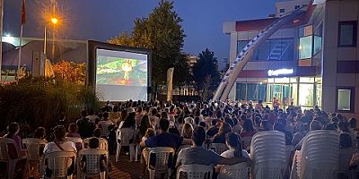 Çocuklar Beyaz Perdenin Büyülü Dünyasını Keşfediyor