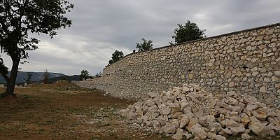 Dağyenice’de 3 Bin 800 Metrekarelik Kaçak Duvar Yıkıldı