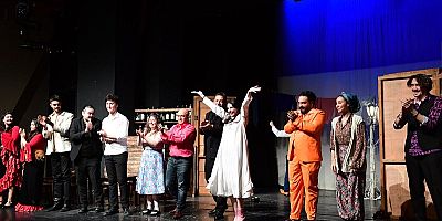 ‘Deli Ayten’ Müzikali Yüreklere İşledi