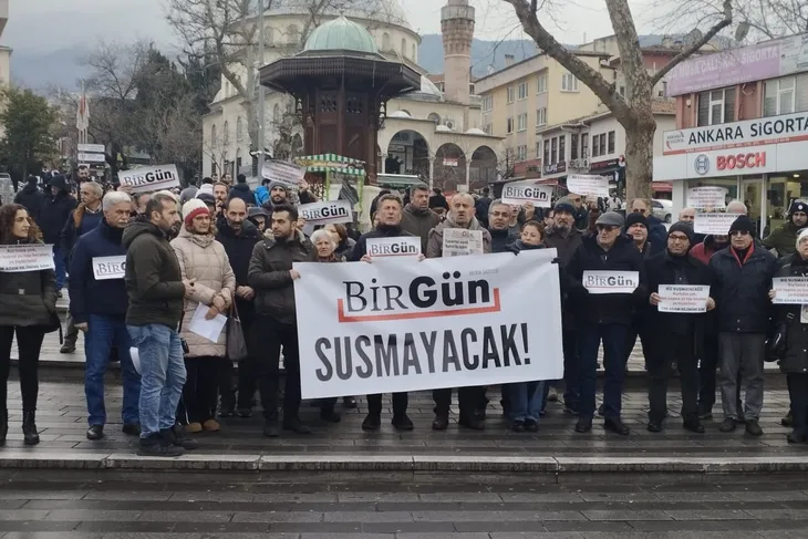 Gazetecilerin Gözaltına Alınması Bursa'da Protesto Edildi