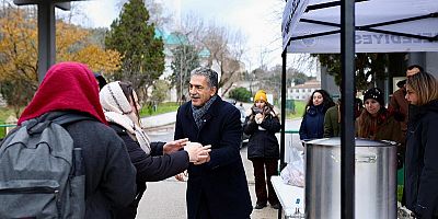 Gemlik Belediyesi BUÜ'de Öğrencilere Çorba İkramında Bulundu