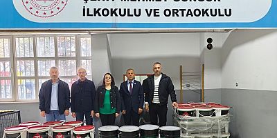 Gemlik Kent Konseyi Filli Boya Desteği İle Bir Okul Daha Boyattı