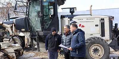 Gemlik’te Kar Yağışı Sonrası Tuzlama Çalışmaları Gerçekleştiriliyor