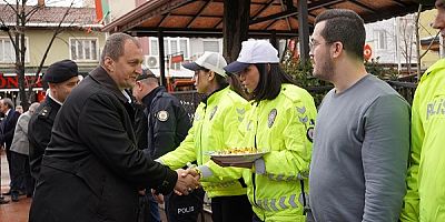 İznik’te Ramazan Bayramı Dolayısıyla Bayramlaşma Töreni Gerçekleştirildi.