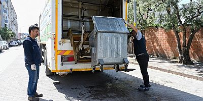 Karacabey Belediyesi'nden Çöp Konteynerine Özel Temizlik