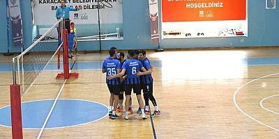 Karacabey Belediyespor Voleybol Takımından Önemli Galibiyet