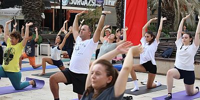 Mudanya'da Pazar Sabahı Yoga İle Başladı