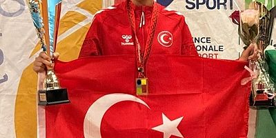 Nazmiye Ak Dünya Üçüncüsü