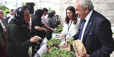 Nilüfer’de 310 Bin Fide Vatandaşlarla Buluşuyor