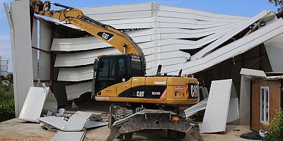 Nilüfer’de İki Kaçak Fabrika Yerle Bir Edildi