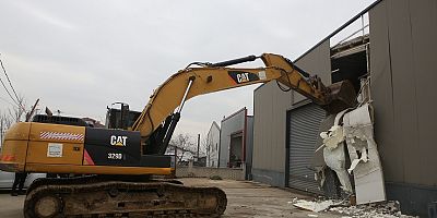 Nilüfer’de İki Kaçak İş Yeri Yıkıldı