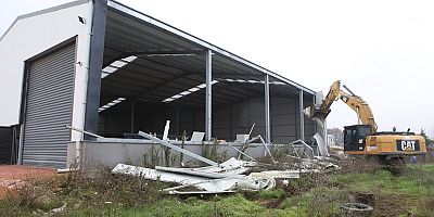 Nilüfer’de İki Kaçak Yapı Daha Yıkıldı