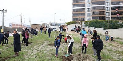 Nilüfer’de Minikler Doğa İçin Fidan Dikti