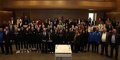 Nilüfer’in Genç Sporcuları Başarılarını Belediye Meclisinde Paylaştı