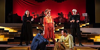 Nilüfer Kent Tiyatrosu’ndan “Lüküs Hayat” İle Görkemli Sezon Açılışı