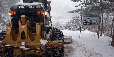 Osmangazi Belediyesi Ekiplerinden Karla Mücadelede Hızlı Müdahale 
