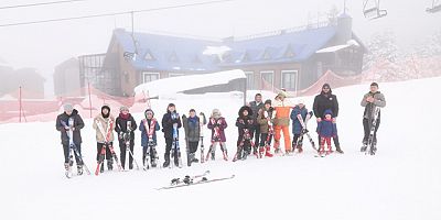 Osmangazi Belediyesi’nden Çocuklara Uludağ’da Kayak Sürprizi