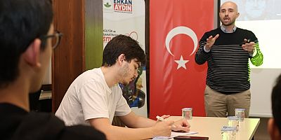 Osmangazi Belediyesi’nden Gençlere Eleştirel Düşünce Atölyesi