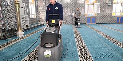 Osmangazi’de Camilerde Bayram Temizliği 