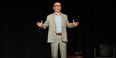 Osmangazi’de Dünya Tiyatro Günü Orhan Kemal’in Hayatıyla Taçlandı