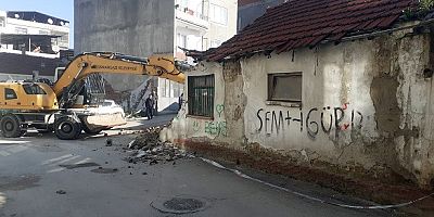 Osmangazi'de Metruk Bina Temizliği