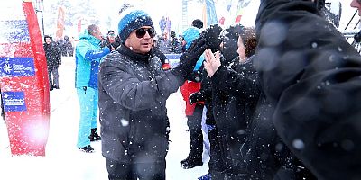 Osmangazi’den Uludağ’da Nefes Kesen Kar Voleybolu Şöleni 