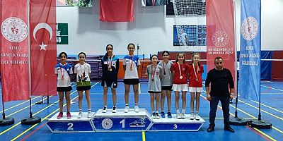 Osmangazili Badmintoncular Madalyaya Doydu