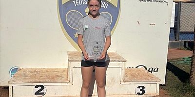 Osmangazili Raket Şampiyonluk Kürsüsüne Oturdu