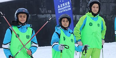 Uludağ’da Öğrencilerin Kayak Heyecanı