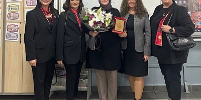 YASAV Yılın Öğretmenini Onurlandırdı