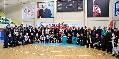  Yıldırım Belediyesi'n de Turnuvanın Kazananı Dostluk Oldu