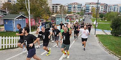 Yüzlerce Beylikdüzü Sakinleri Ata'ya Saygı İçin Koştu