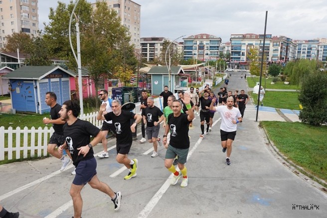 Yüzlerce Beylikdüzü Sakinleri Ata'ya Saygı İçin Koştu